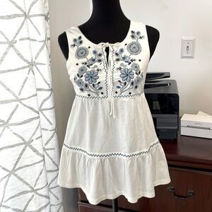 Women’s white embroidered sleeveless top size 4
